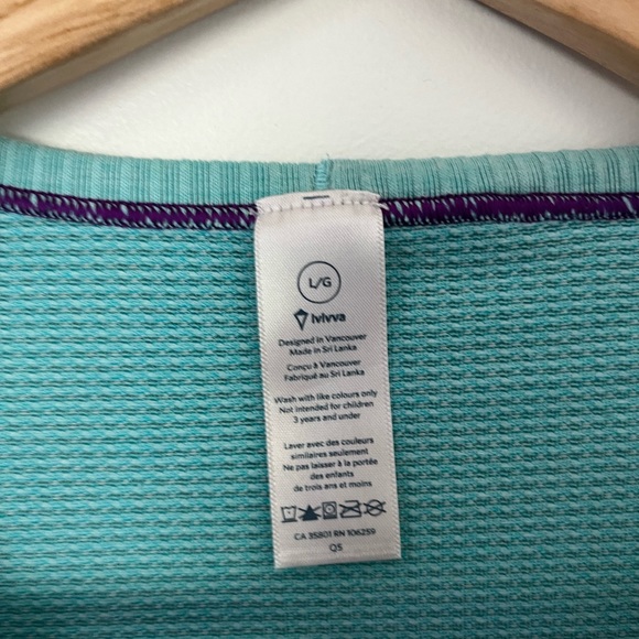 IVIVVA LONG SLEEVE BLUE ATHLETIC TOP - Picture 2 of 3